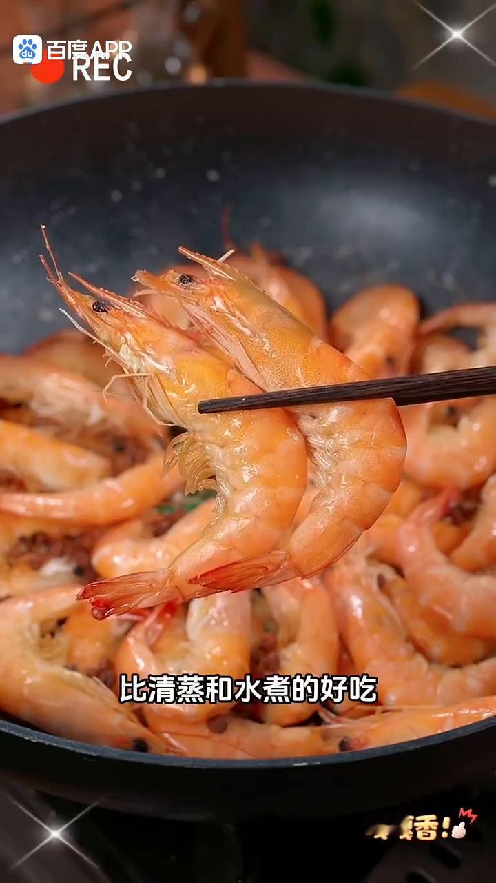 立秋后一定要吃的10道经典家常菜，最后一道简直绝了。
·第一道：注意看，锅里撒上