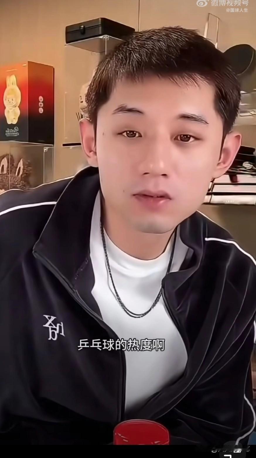 不服不行，张继科简直太热爱乒乓球了[赞]
运动员期间，他以最短时间拿下大满贯冠，