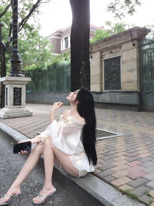 我猜你应该是个model