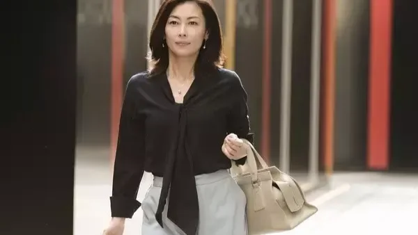 《沉痛缅怀中山美穗：死因背后的追思》 近日，中山美穗的死因公布，让无数...