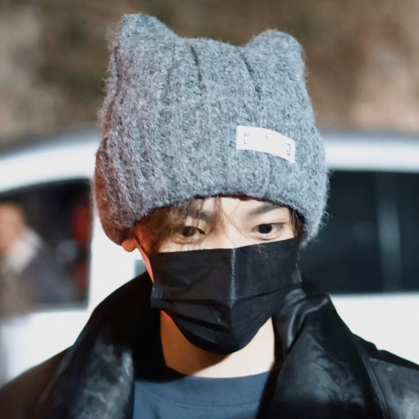 侯明昊又双叒叕戴猫耳帽了侯明昊粉丝吃这么好，这也太好看了！小猫哥就这样顶着两个猫