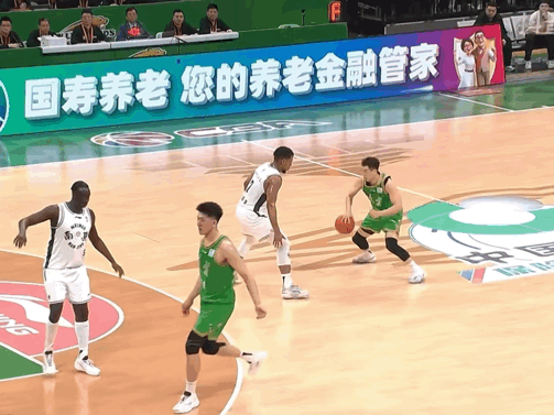 虽然最后裁判吹手帝两罚很懵，但辽宁队还是完成了一场18分的逆转。布罗金顿拿到他来