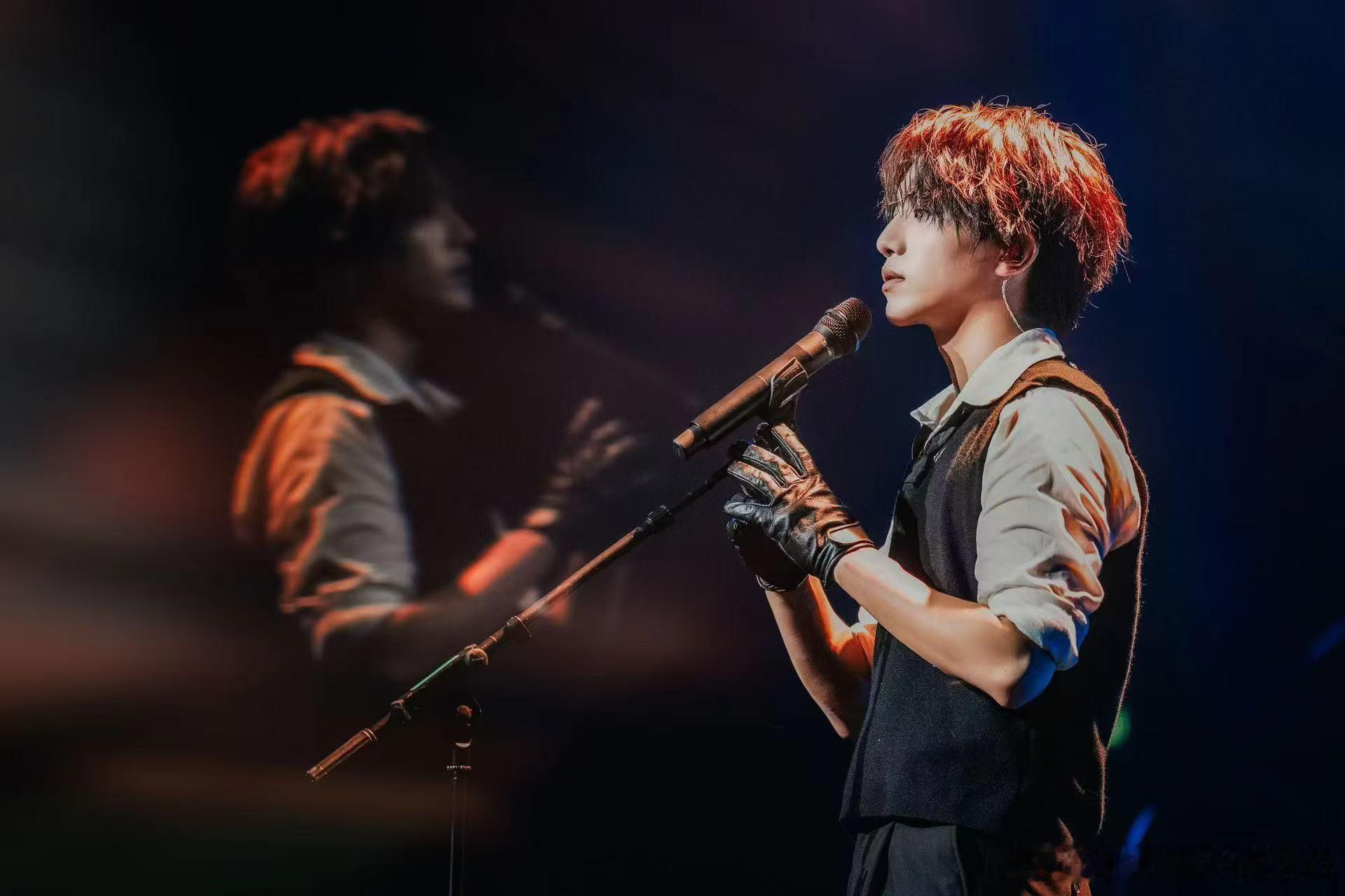 伯远徐子未合作火花四溅 伯远，一个用音乐说话的艺术家，他的演唱会是一次心灵的旅行