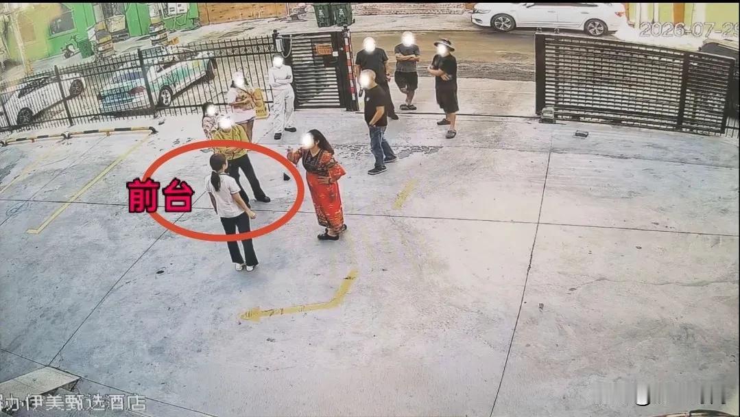 重庆王先生遭舆论反噬，全网社死！
最近，新疆伊犁“睡车收费”的事件在网上闹得沸沸