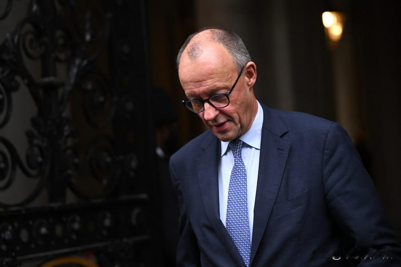 伦敦这场高规格碰头会刚拉开序幕，就传出不一样的声音。德国总理默茨前脚走出唐宁街，