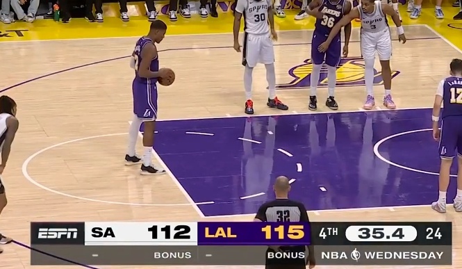 湖人看样子赢了 只有我们勇士格格不入 [淡淡的] 马刺vs湖人 湖人险胜马刺 ​