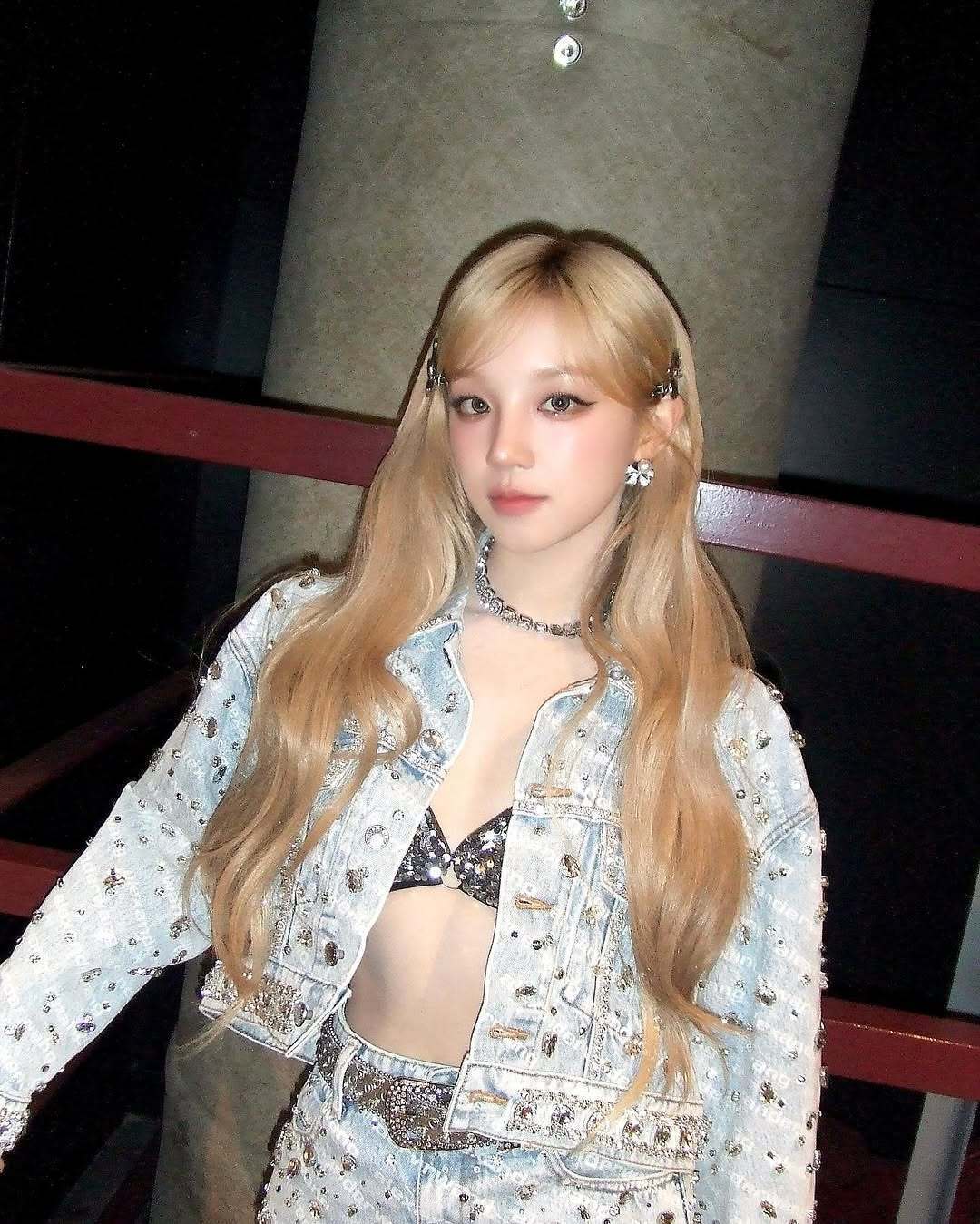 宋雨琦性感穿搭性感内衣加白丝