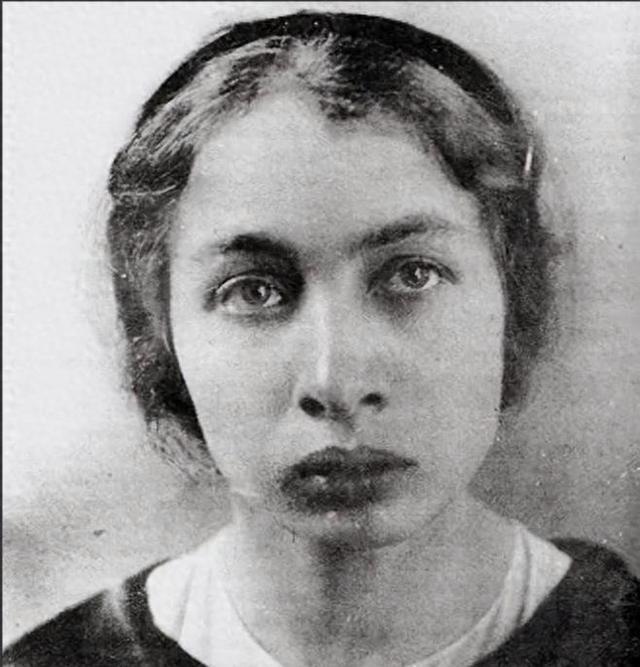 [太阳]1918年，列宁遭遇刺杀，女刺客卡普兰对着他连开了三枪。很快杀手便被抓捕