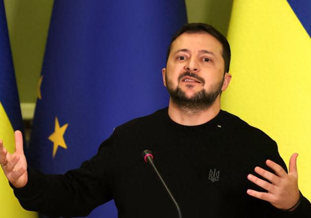欧盟好不容易松口批下900亿欧元，泽连斯基非但没松口气，反而慌了神。
 
他表示