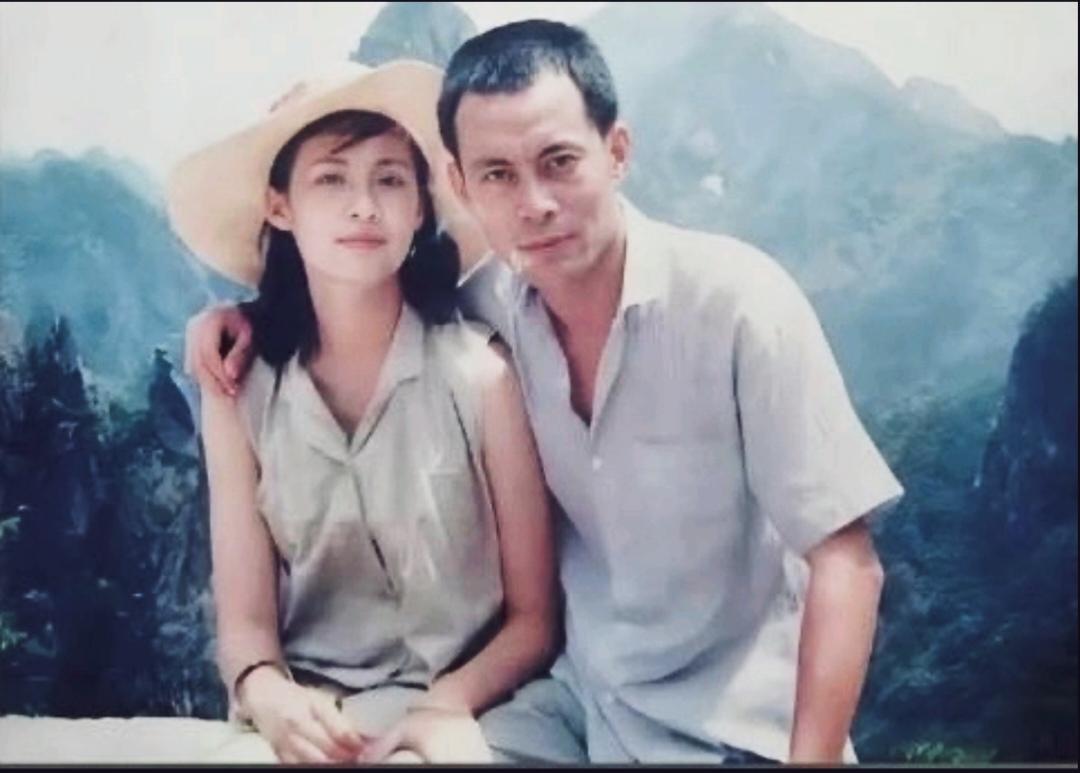 能看出这个男演员是谁吗？他老婆年轻时候真漂亮！