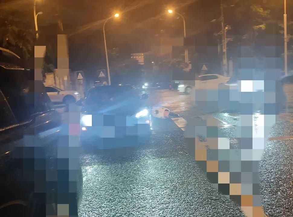 女邻居的老公自从升了公司老总以后，女邻居的言行举止越来越高调了，其他不说，就说女