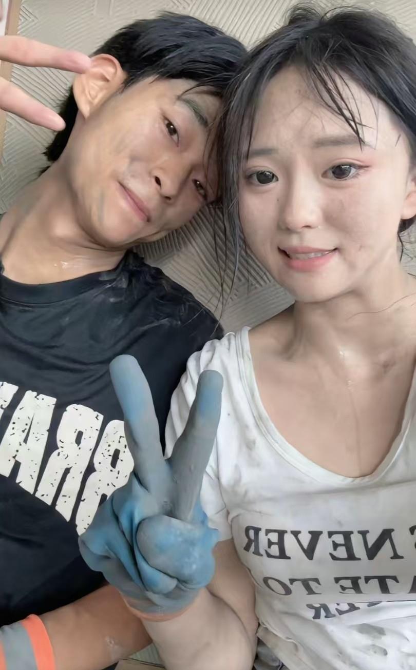提起00后的爱情，很多人的固有印象，总绕不开物质条件，房车存款仿佛成了衡量感情的