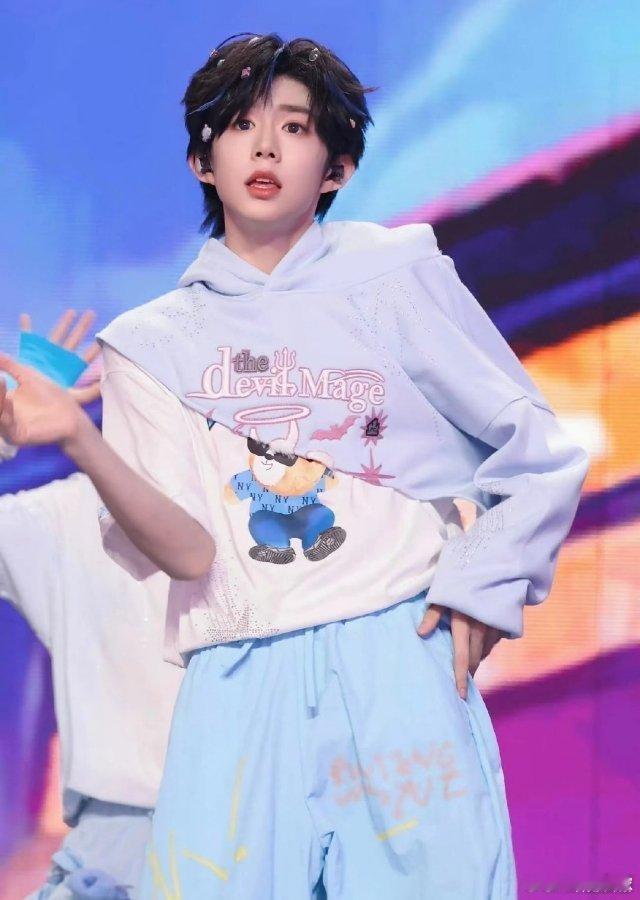 陈奕恒正式回归TF四代 陈奕恒回归TF四代训练等了好久的好消息！陈奕恒正式归队T