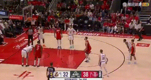 裁判，你让申京狂罚球是想让他出丑吗？
上半场他冲得相当凶狠湖人内线无人可挡（图2