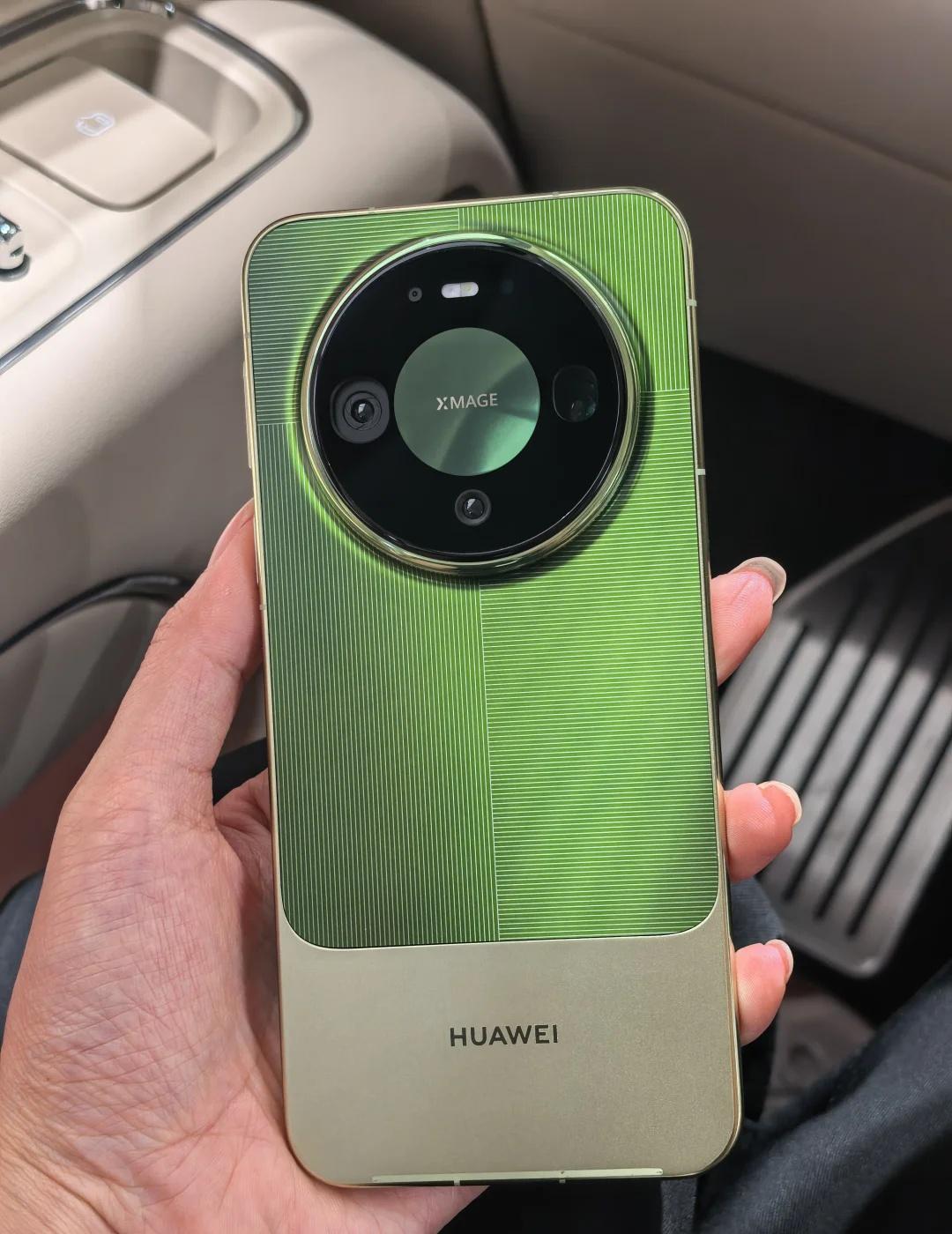 没人觉得绿色很好看吗？！💚
华为Mate90 要想生活过得去，身上必须带点绿！
