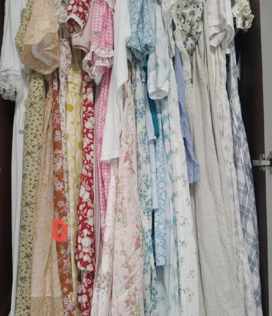 这几年平均每年花三万买衣服，去年甚至高达五万，不知道自己怎么想的，现在要用钱拿不