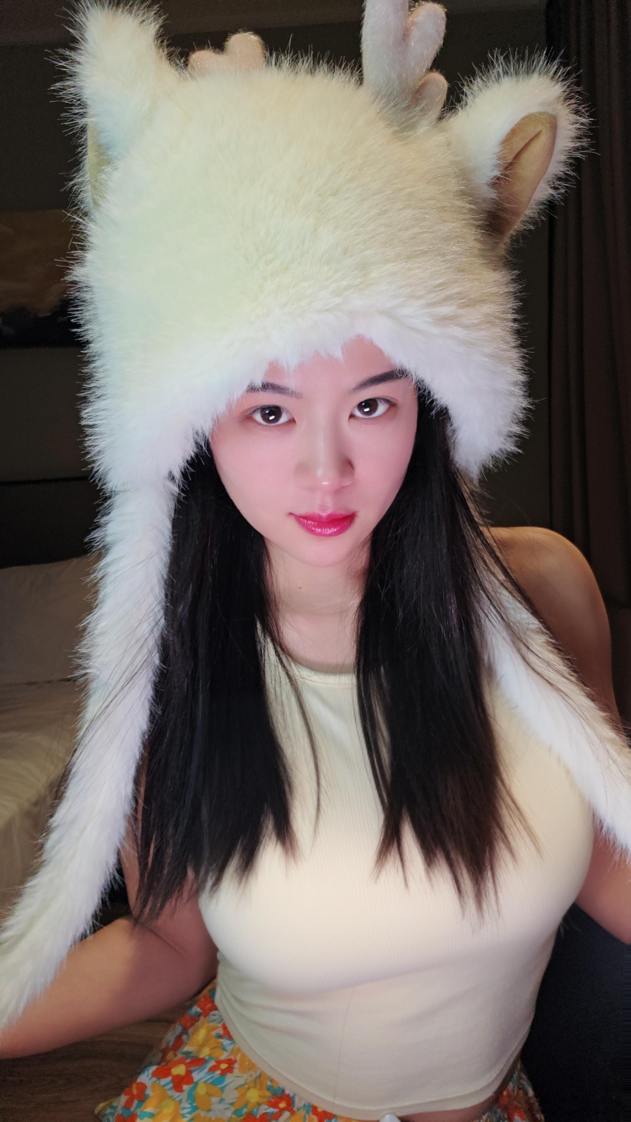 起床晚了，话说哈尔滨的暖气真舒服，外面下着雪，室内真温暖。对于我这种南方人就是有