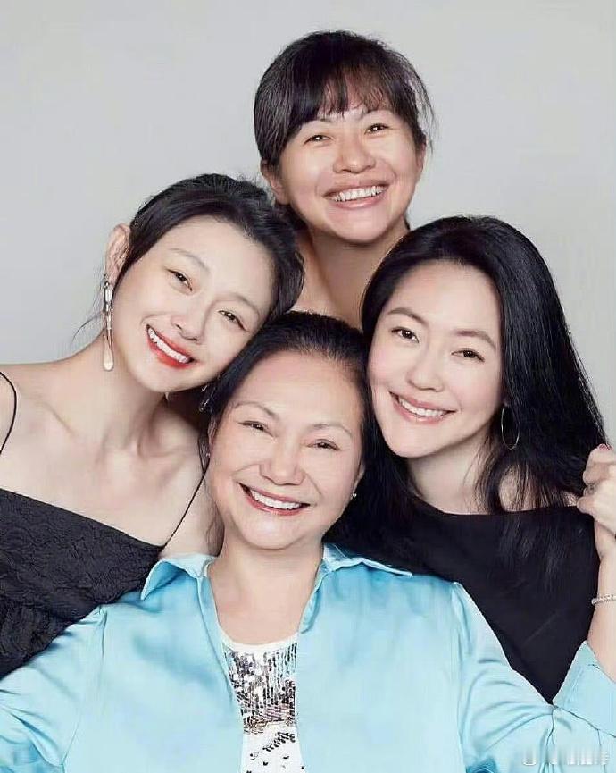 S妈深夜发文求援，“有人可以救我吗”引担忧。可见大S于家中分量之重，关键时刻方显