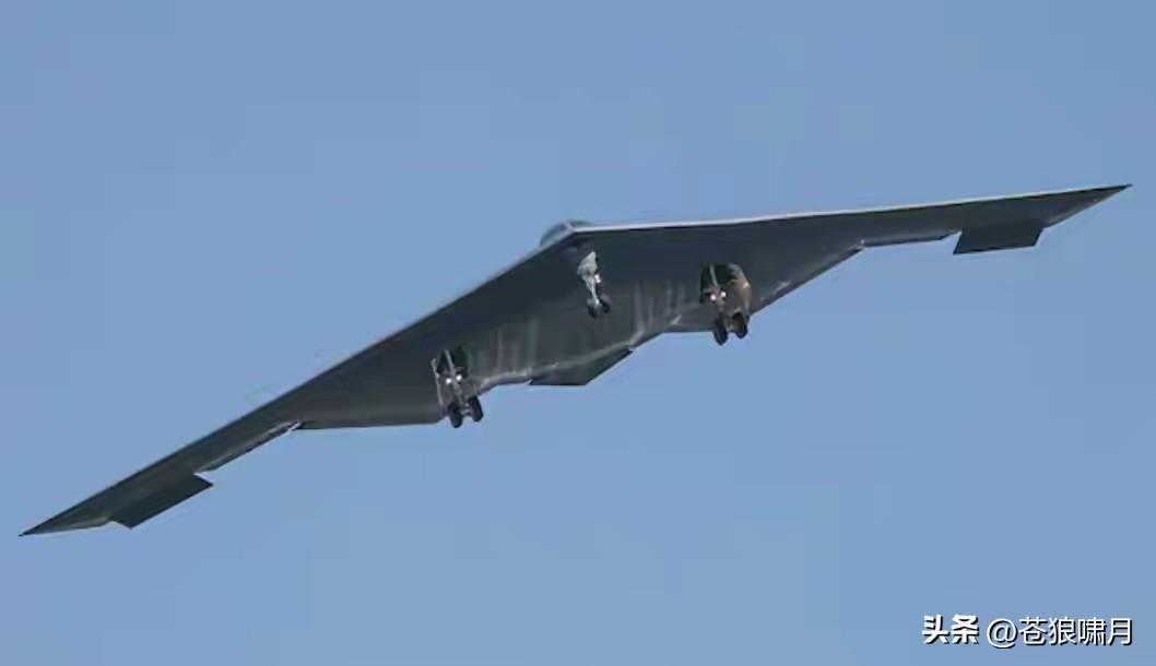 美军“死亡之神”再次出动，长途奔袭轰炸伊朗目标！钻地弹穿透坚固混凝土，连续击中伊