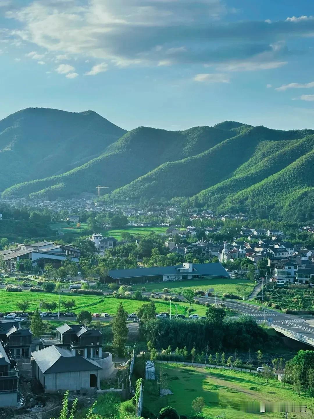 十一假期结束后携家人先后到江西上饶婺源县和浙江杭州临安区的两处普通4A景点游玩，