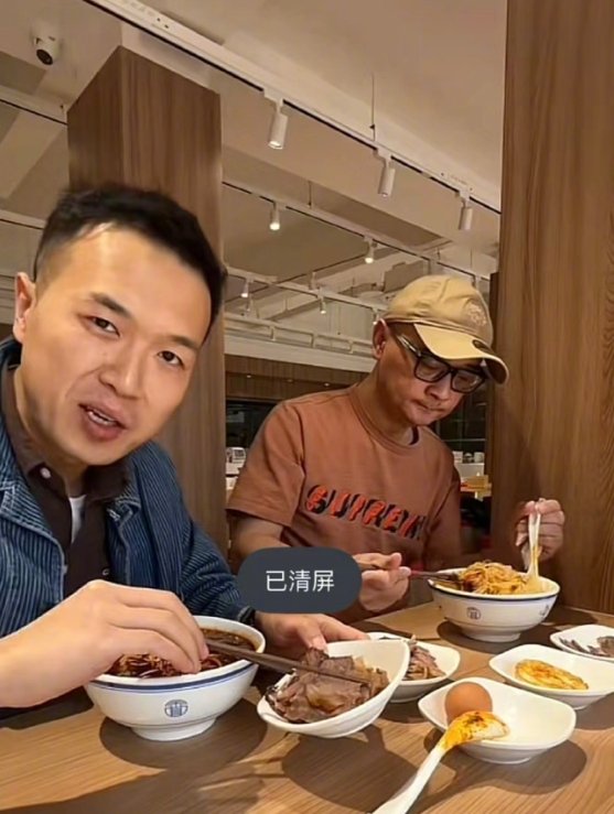 《再见爱人》的老刘张硕同居，网友戏称丢了老婆捡了兄弟。近日，有爆炸的新闻传出《再