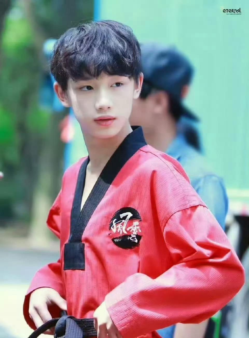 谭松韵丁程鑫居然一起演过偶像剧原来谭松韵和丁程鑫居然一起演过偶像剧！两人曾合作过