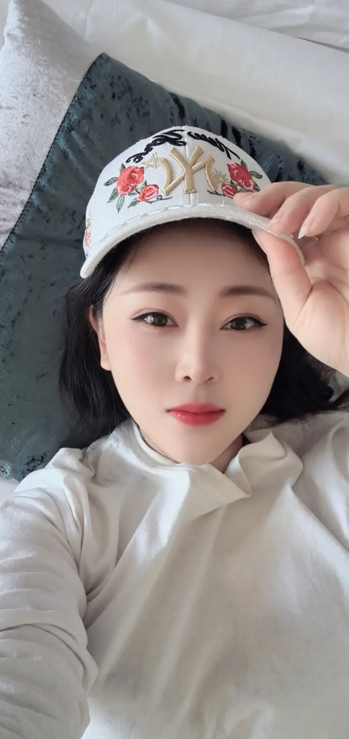 时间不会让我忘掉你，只是让我习惯没有你。