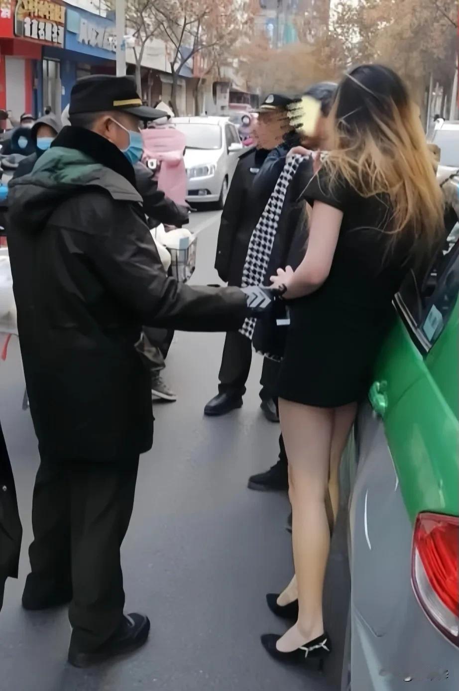女乘客“变脸”太快，老司机结结实实的给她上了一课！

1月5日，广东东莞，一女子