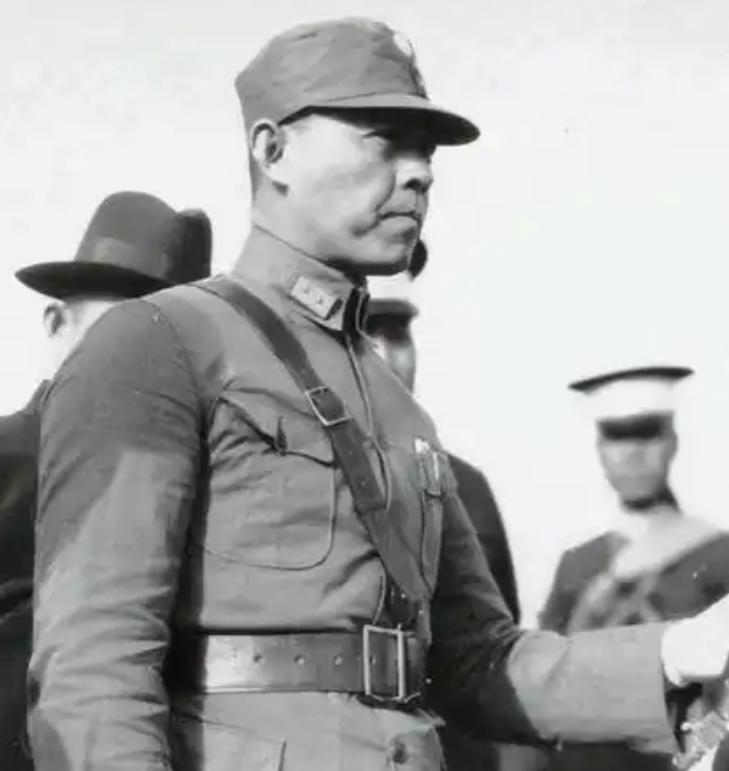 1938年，张自忠手下糟蹋了一个16岁的女孩，于是他命令所有士兵脱裤子检查，结果