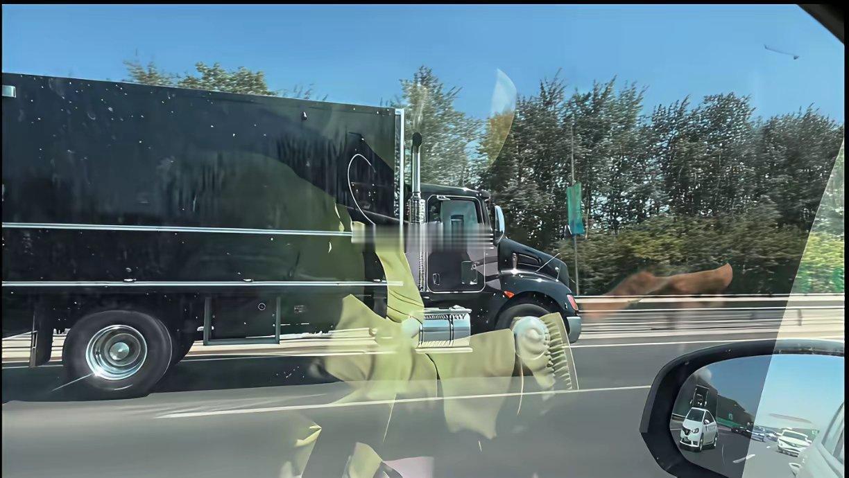 老川的行李落地了昂这都几趟了，这些车你们肯定都认识，这后面还有几趟？ 