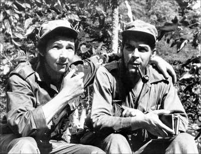 1957年一直在丛林里打游击的卡斯特罗，由于实力太弱，战争一直都没有取得进展。甚