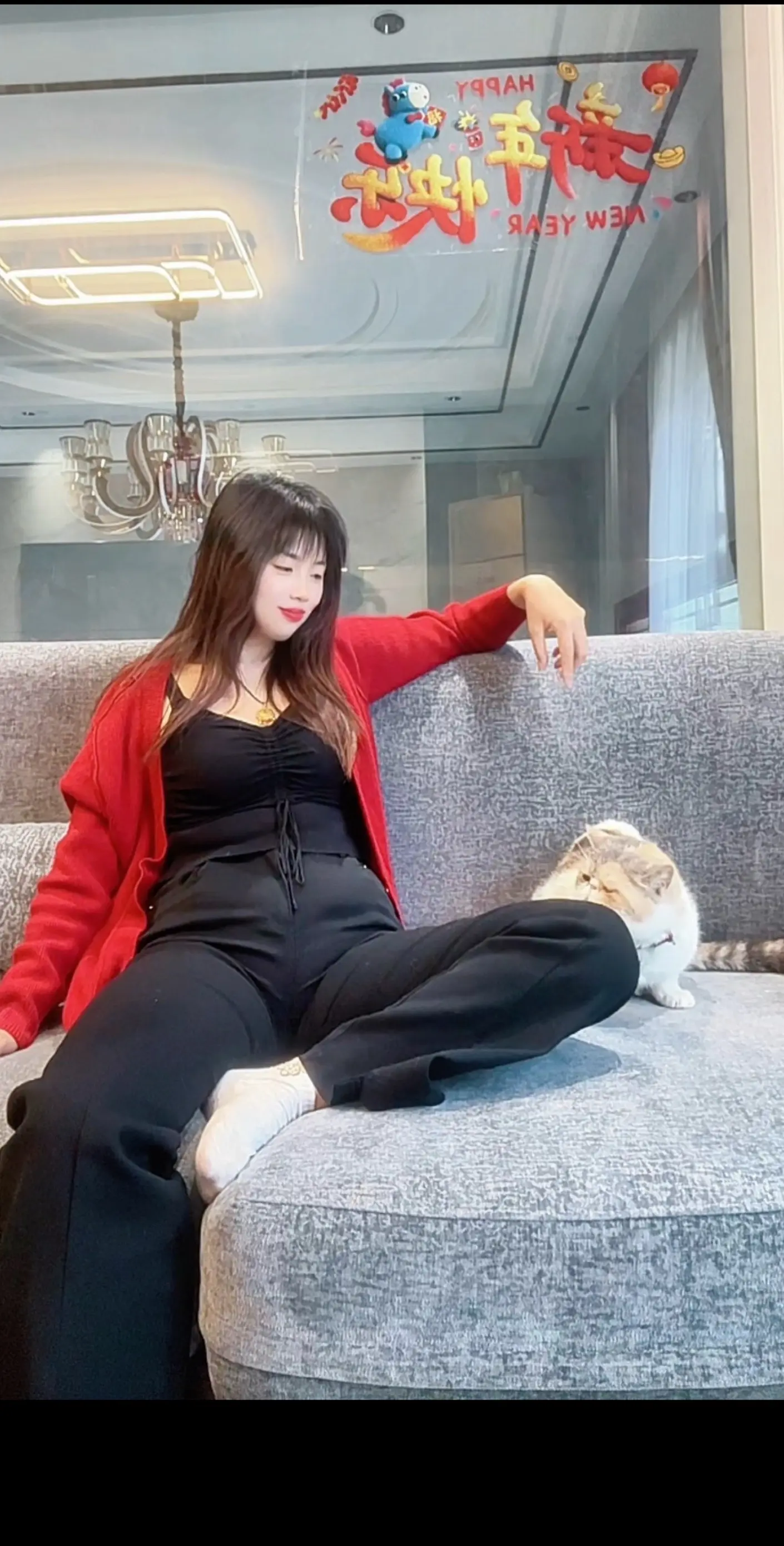 谁给你钱谁就爱你，谁给你时间谁就在乎你，谁给你解决情绪谁就心疼你，句...