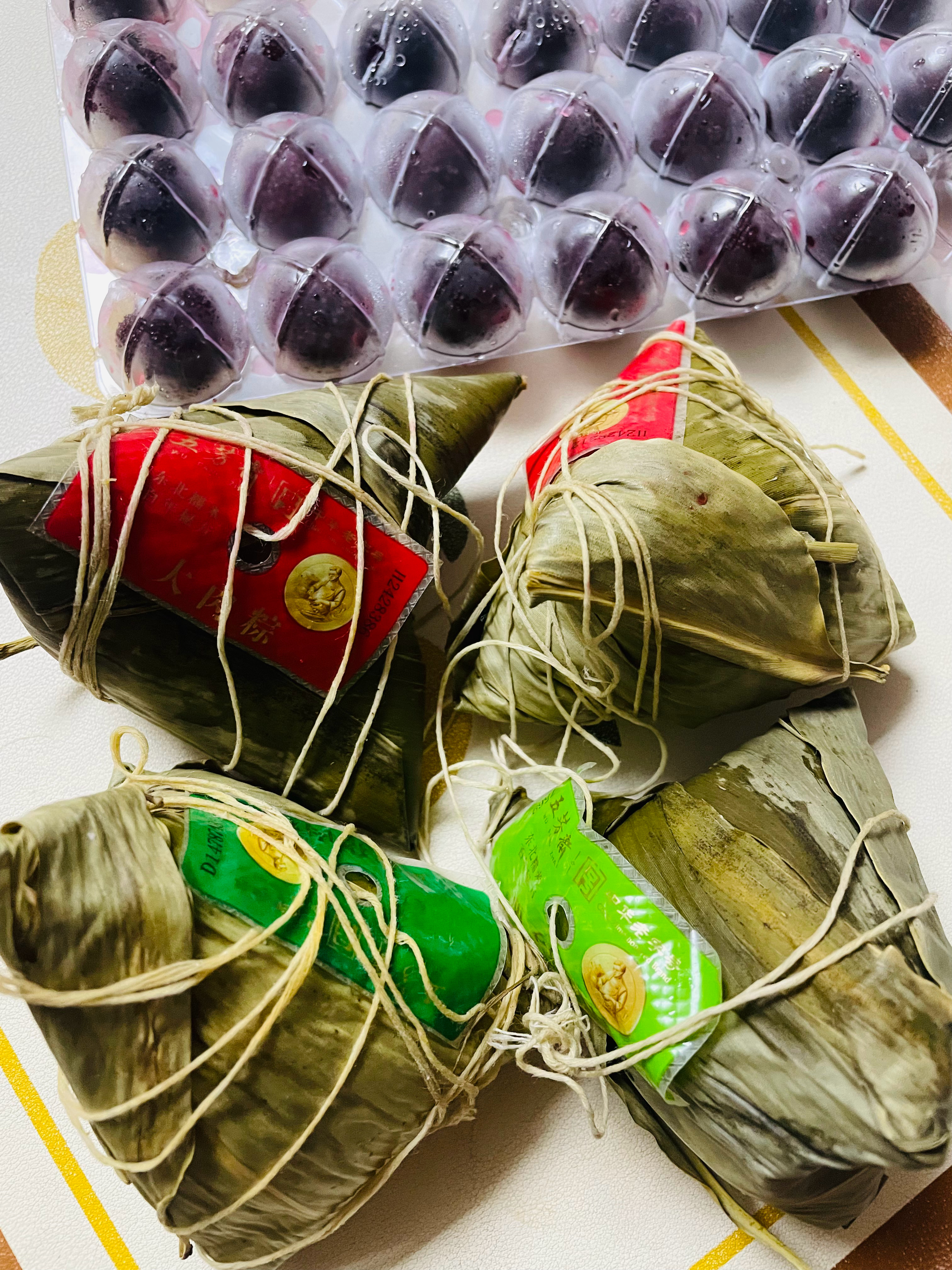 刚刚又收获四只粽子姑姐给的说我爱吃糯米 