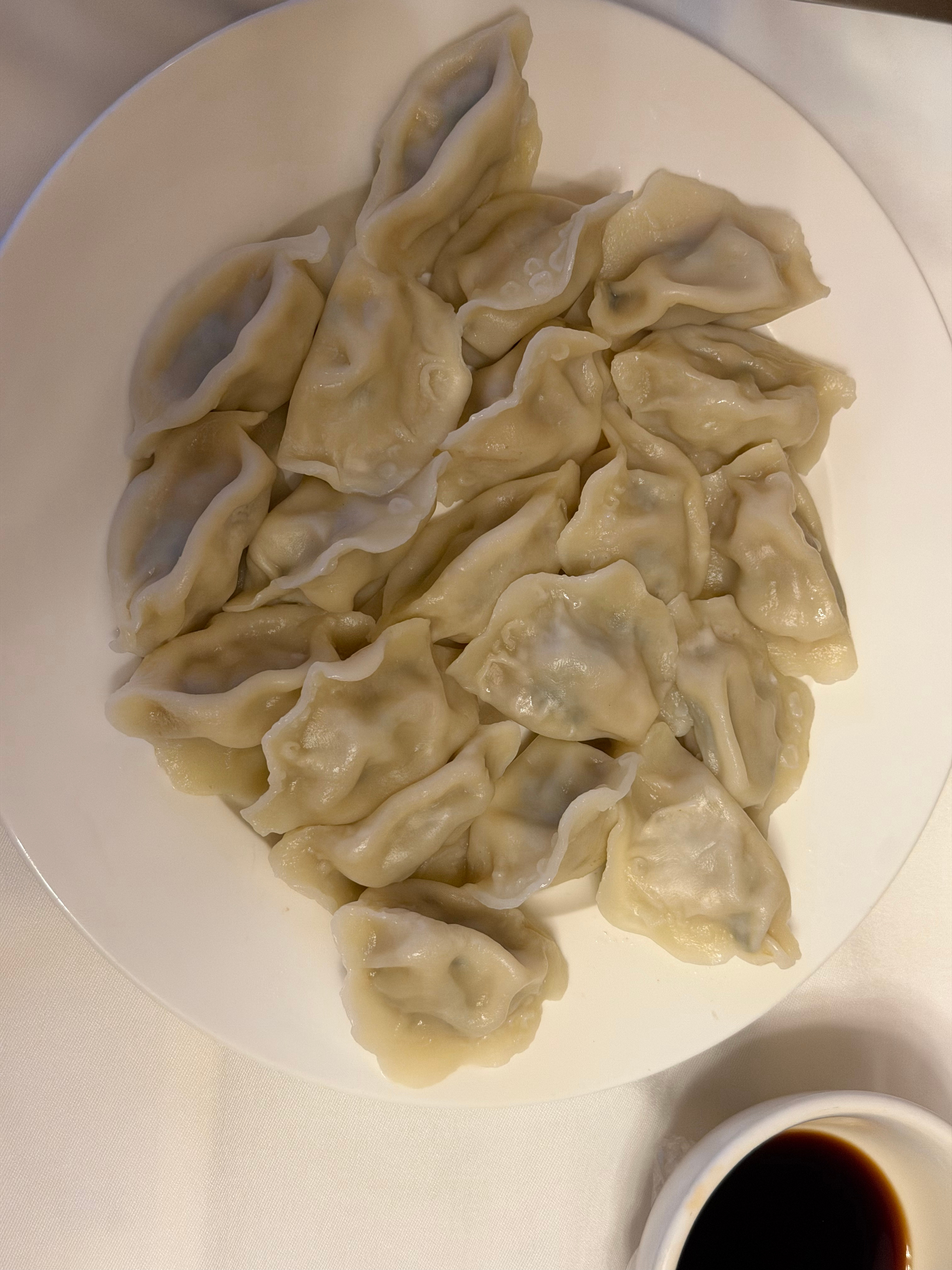 大连东港希尔顿 康莱德两个大酒店晚上9点餐厅全关门了啥也做不了啦下楼要给孩子买饭