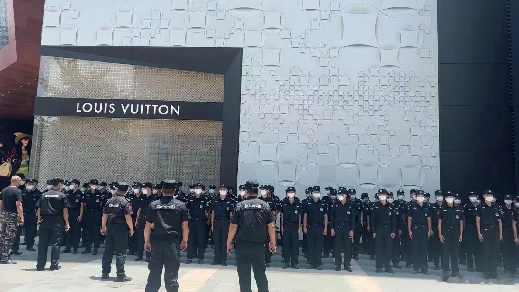 咱们家广西猫宁活动的保安👇🏻 