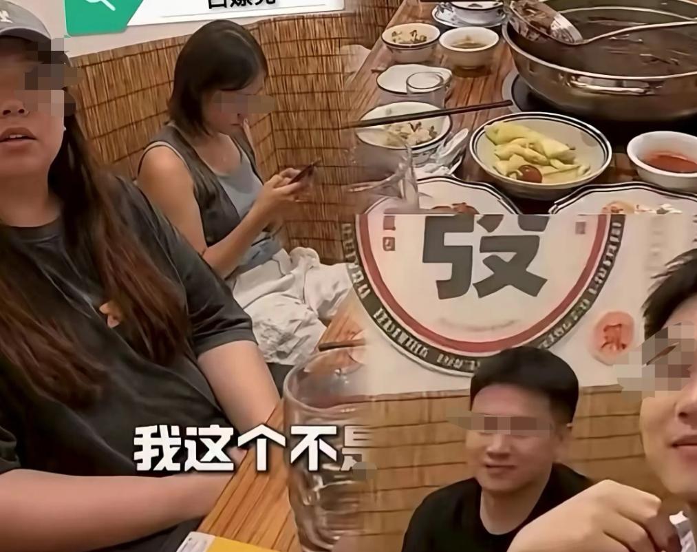 这4位要求潮汕老板免单的顾客，算是彻底在网上出名了。
不过，他们走红的原因既不是