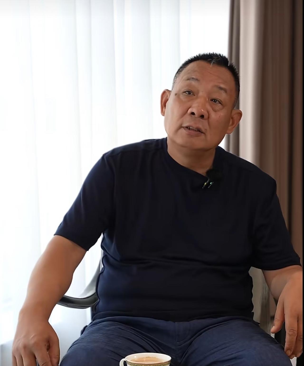 于东来啊于东来！
你糊涂啊！
胖东来现在这么火，你怎么就想不开，非要招20个邢满