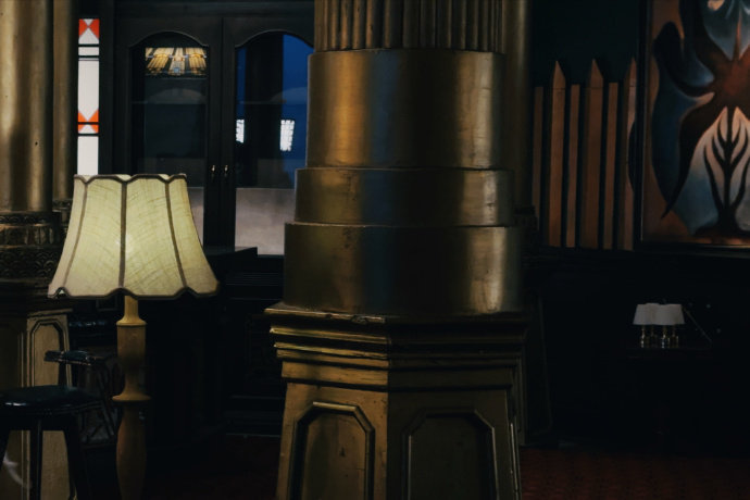 严浩翔给大家看一点点四宫格严浩翔透露新歌要素 严浩翔给大家看一点点四宫格，严浩翔