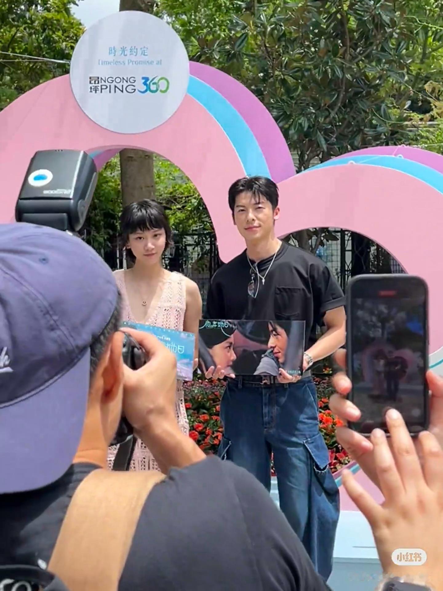 许光汉七夕在香港和袁澧林做活动 晚上来深圳陪我[抱一抱] ​​​