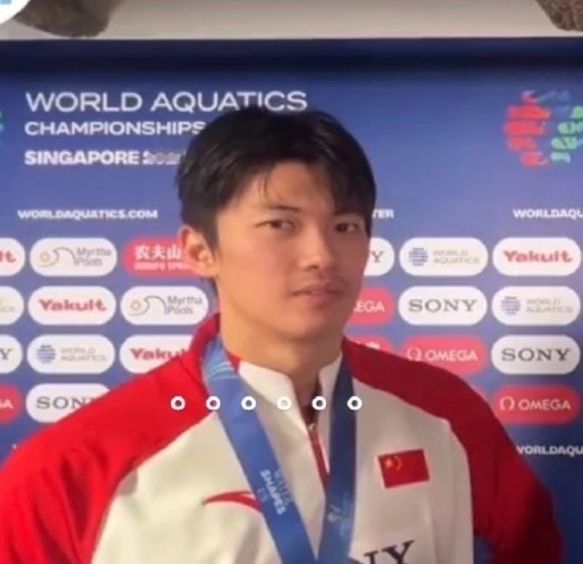 最近我姐最传神的句号表情包没有之一。 