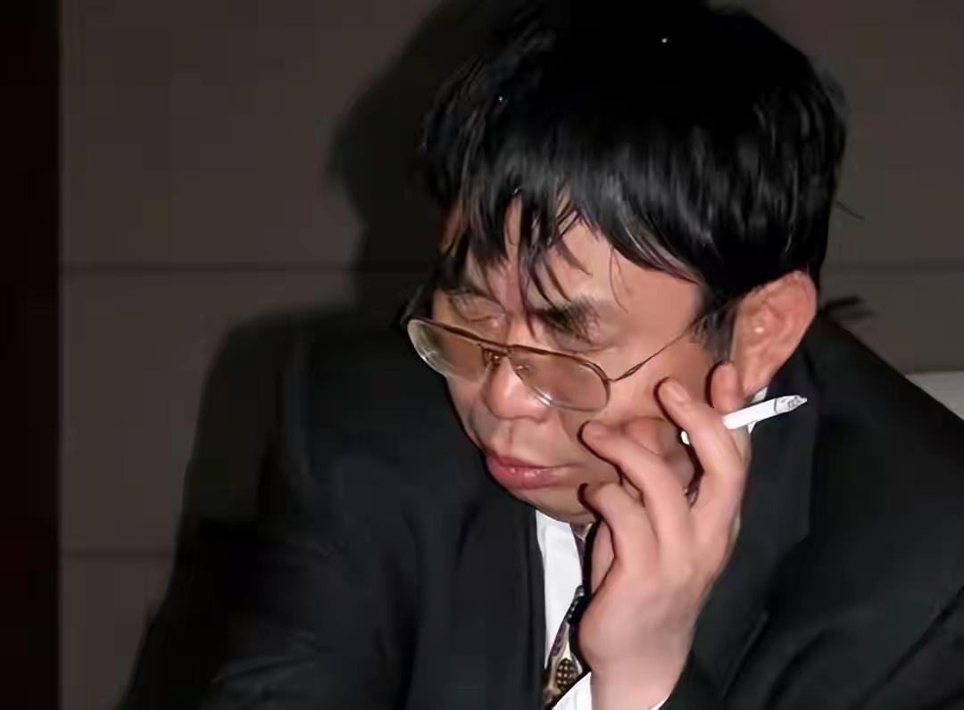 这个老伙计你不服真不行，他的成绩没有人能超越，以一己之力几次把日本围棋高手都打回