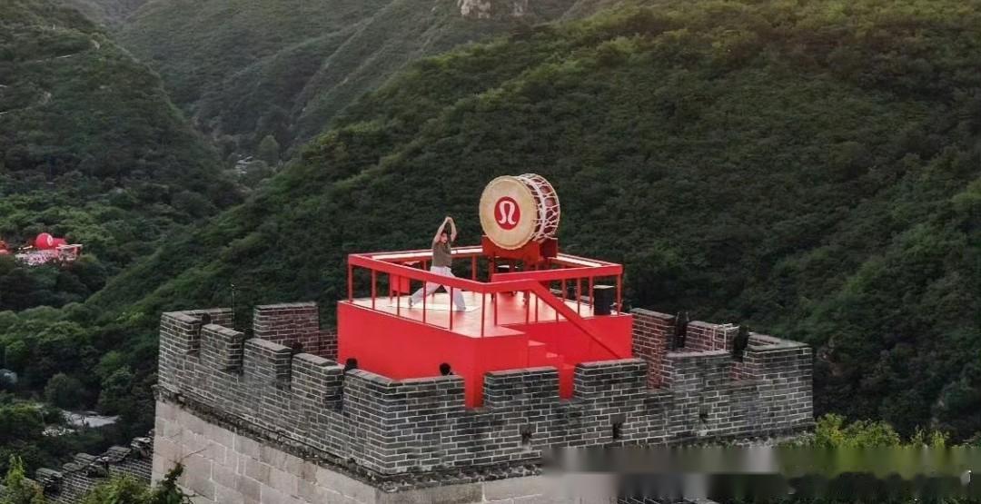 朱一龙疑似在长城敲日本太鼓事件仍在发酵，目前，品牌方和朱一龙本人都没有出来回应，