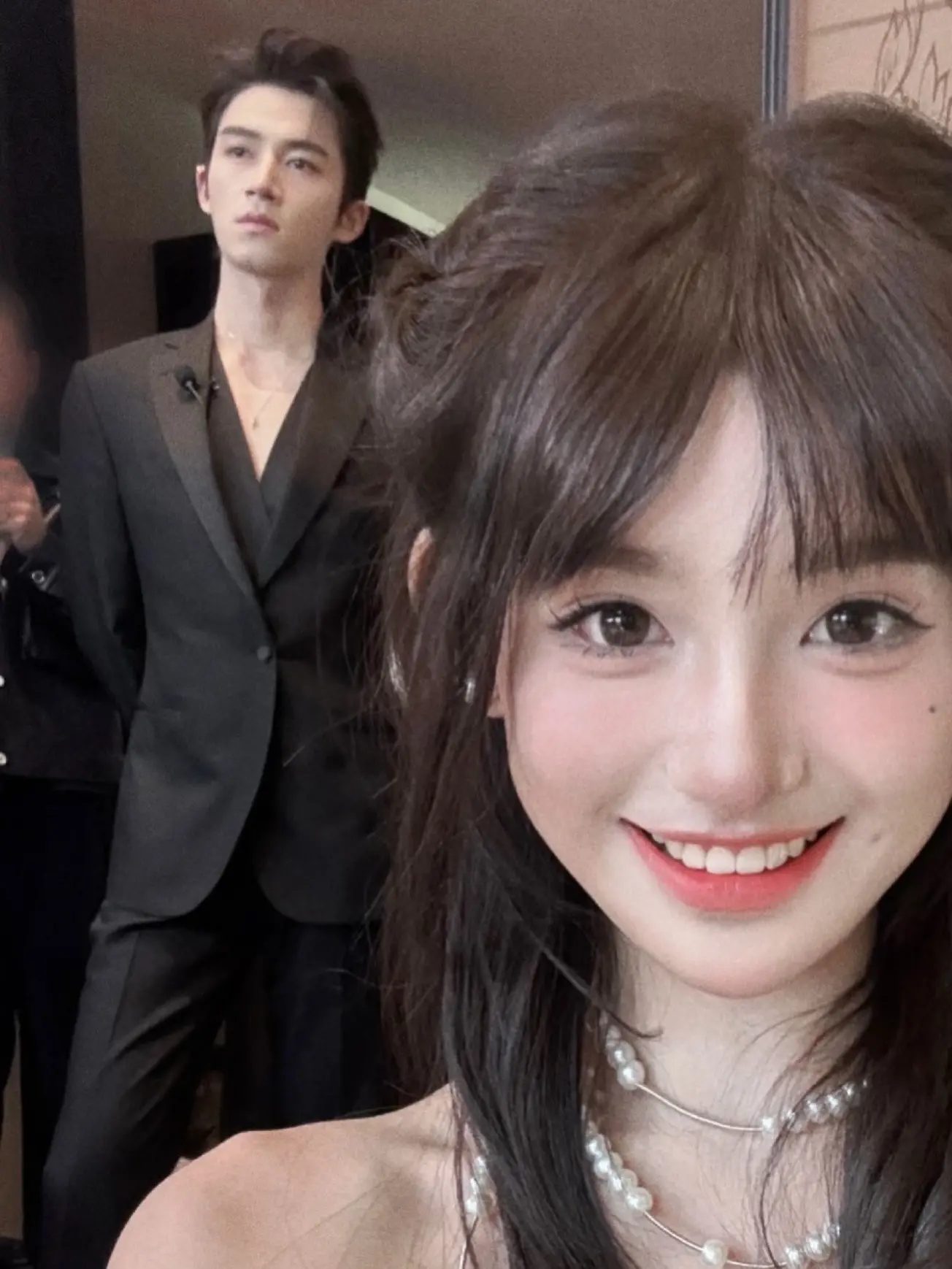 一半一半。我和angelababy 我和王星越