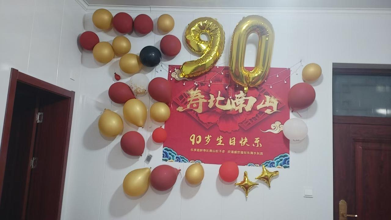 人到花甲终醒悟：父母健在，发小不散，便是人间顶配福气。
退休前我们争过名利，拼过