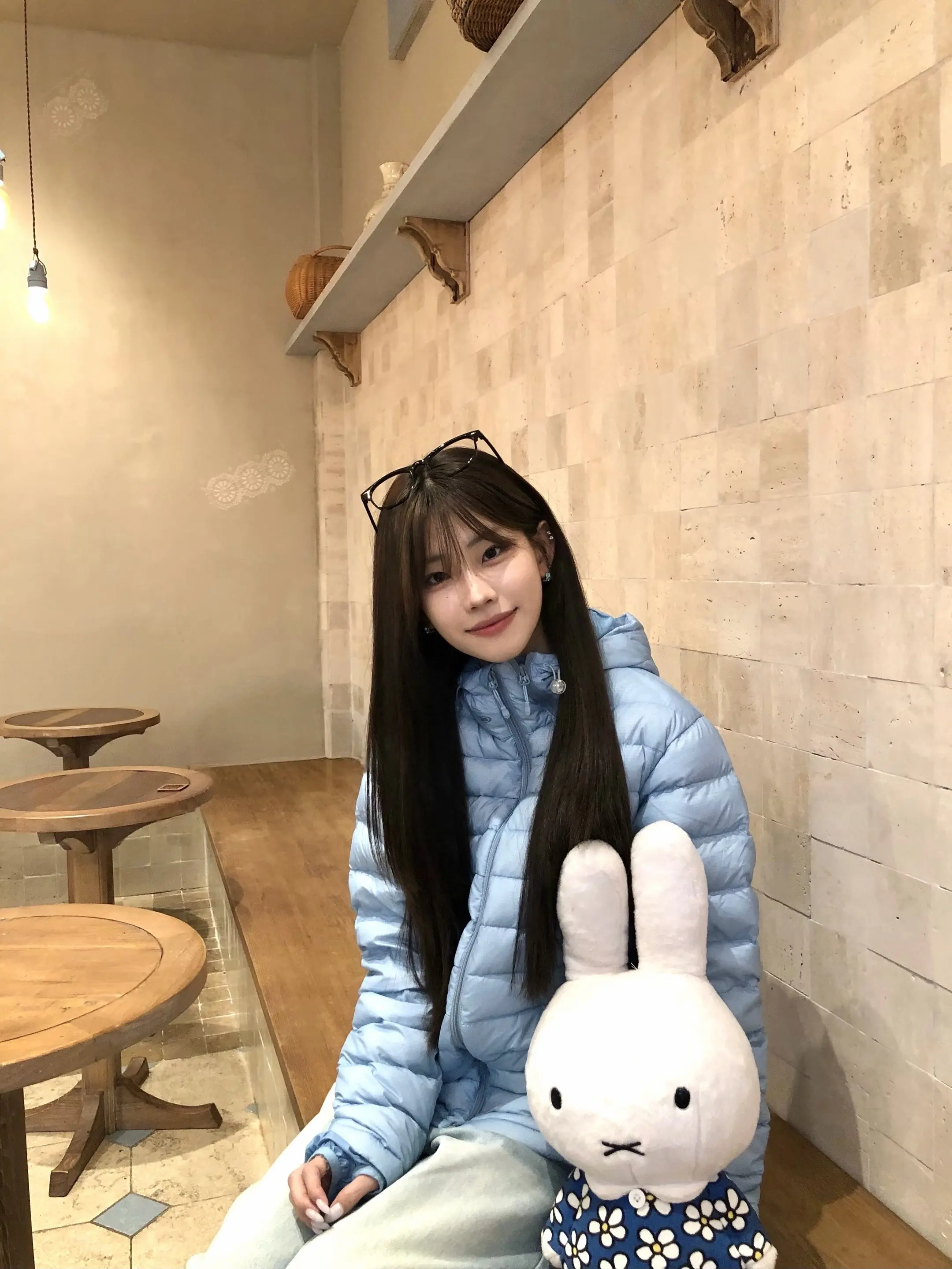 我认识一个女孩 她天真活泼可爱