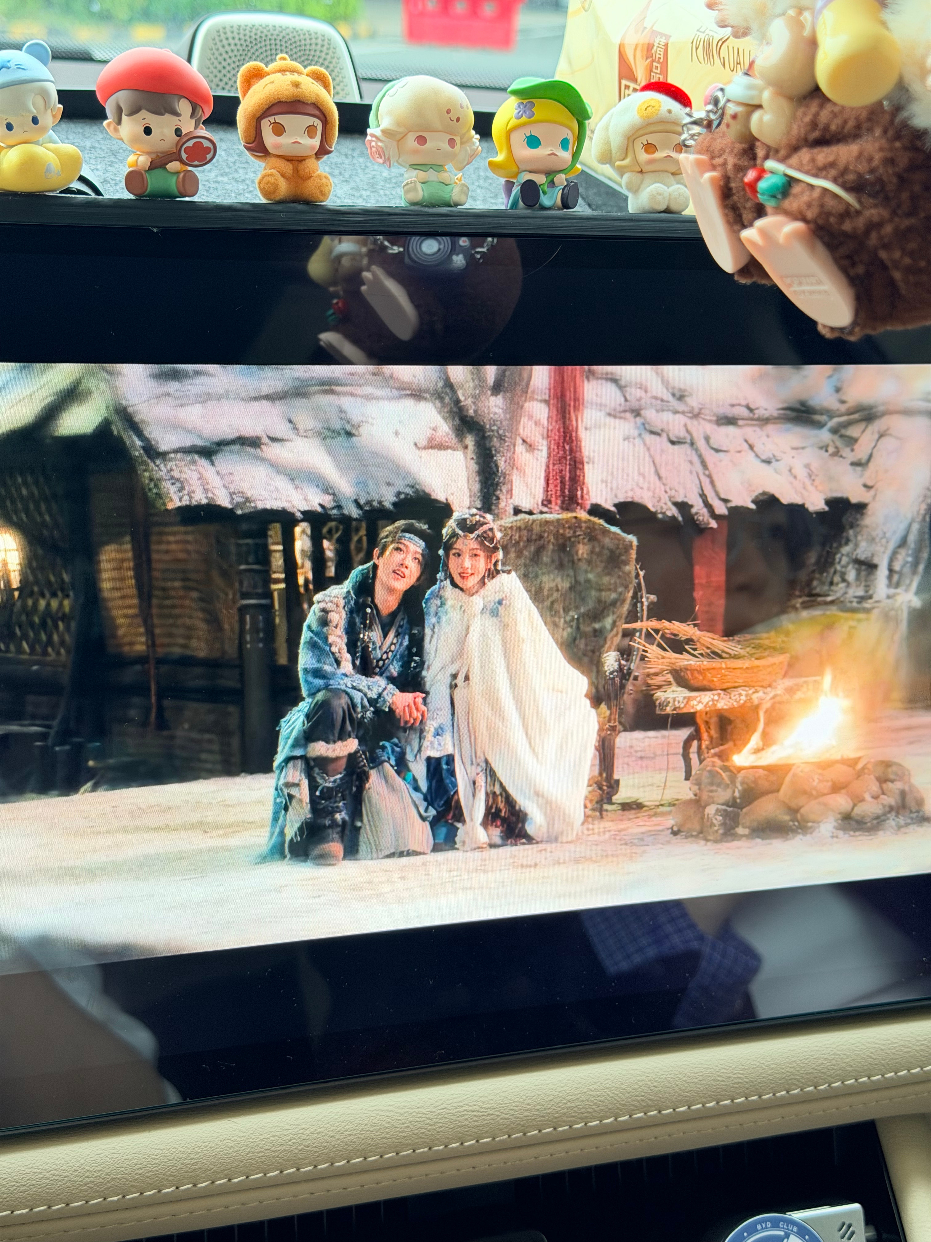 怎么打发等待充电的时间，那就是追剧