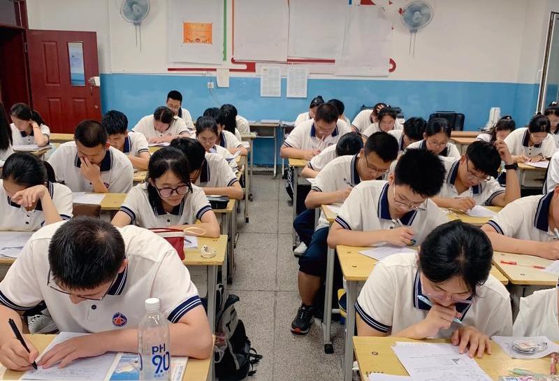 新高一第一学期抓住这五件事，高中三年少走弯路，高考冲进重点大学的希望会很大！
