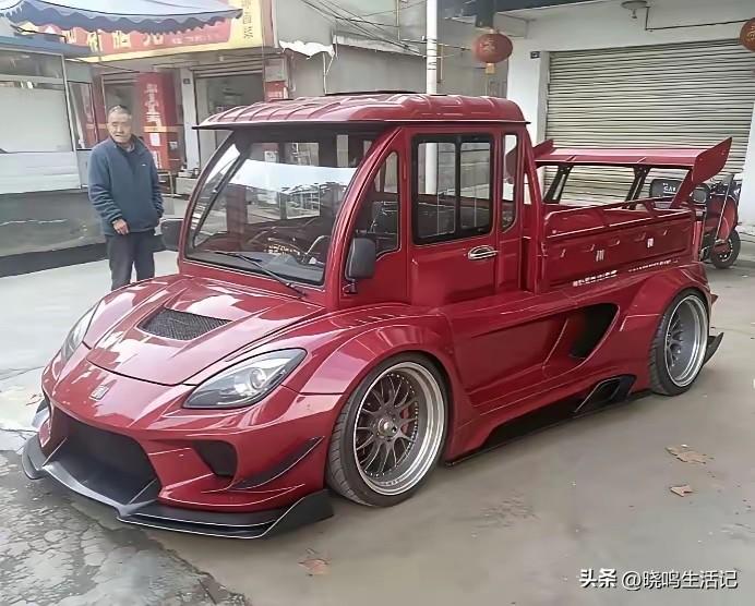 路上遇到这车，感觉都得躲远点[捂脸]