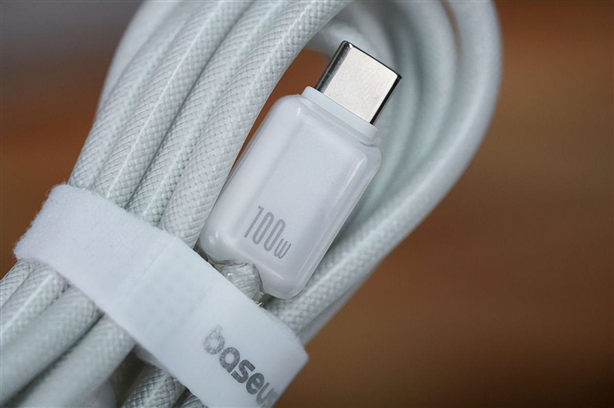 完美適配iPhone17全系快充！倍思同芯充Pro快充充電器套裝圖賞