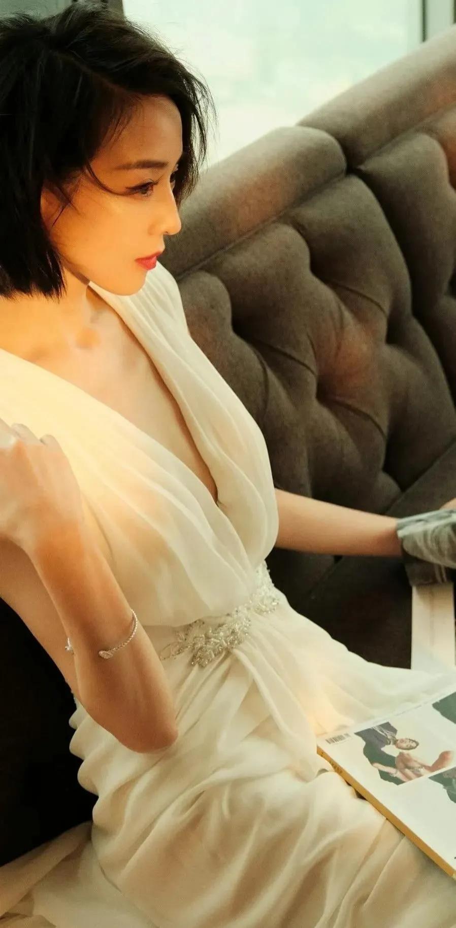 张钧甯是一位备受赞誉她的演技和外貌都备受认可。在她的事业中，她一直保持着高度的专